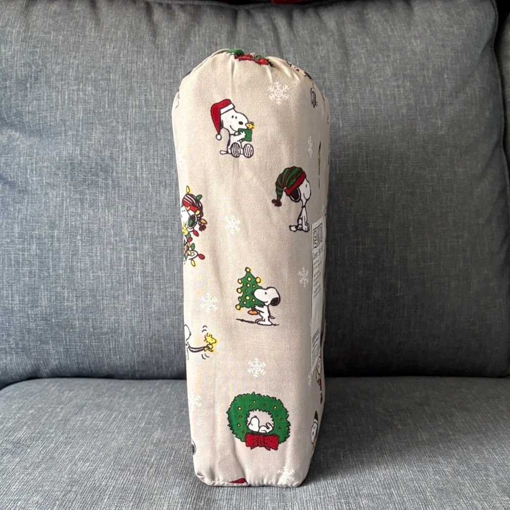 Peanuts Snoopy Holiday Queen Sheet Set - Red, Green, White - Picture 2 of 6